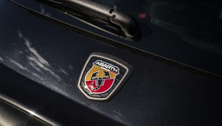 Abarth 695 75° Anniversario: debutta la nuova serie speciale a tiratura limitata - Foto 17 di 58