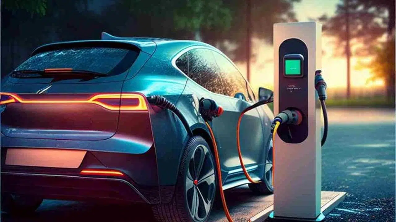 Auto elettriche vantaggi svantaggi 2024