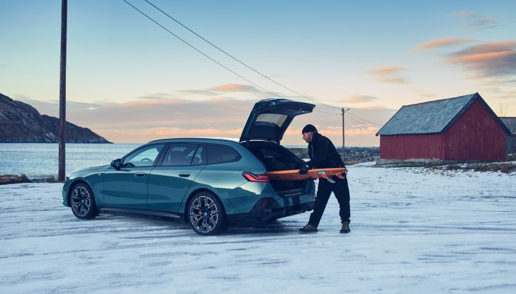 BMW Serie 5 Touring 2024: caratteristiche, design, motori, versioni, interni e prezzi - Foto 87 di 124