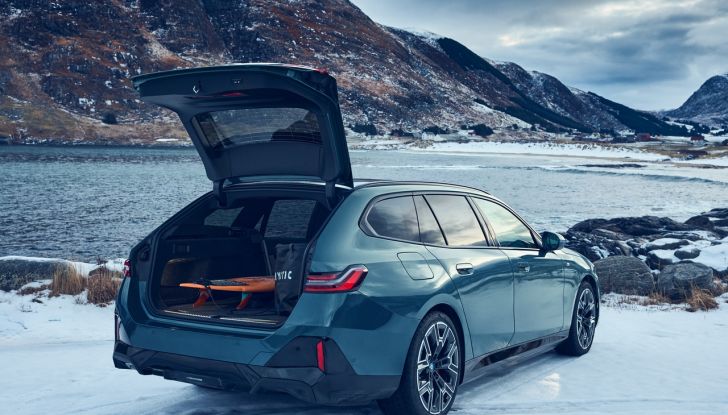 BMW Serie 5 Touring 2024: caratteristiche, design, motori, versioni, interni e prezzi - Foto 103 di 124