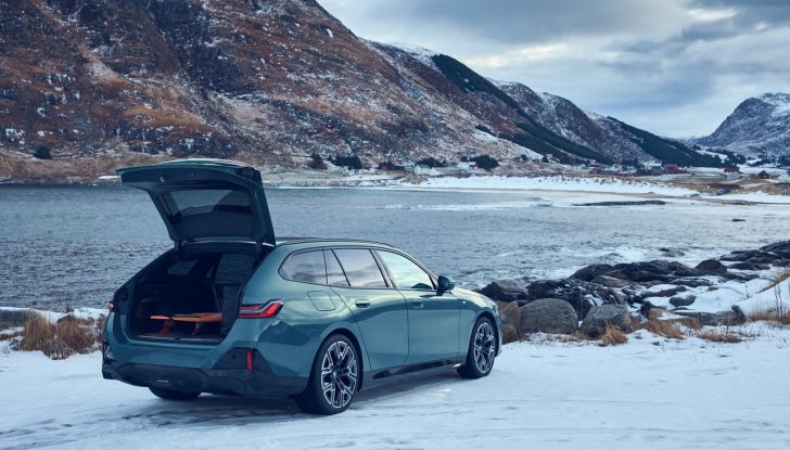 BMW Serie 5 Touring 2024: caratteristiche, design, motori, versioni, interni e prezzi - Foto 105 di 124
