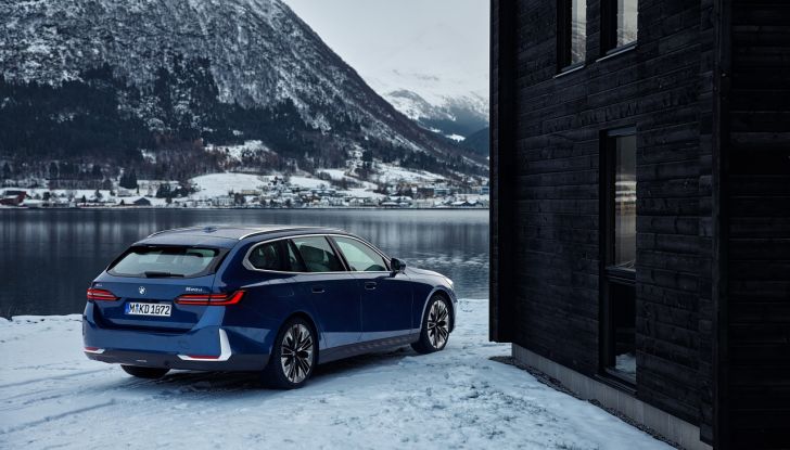 BMW Serie 5 Touring 2024: caratteristiche, design, motori, versioni, interni e prezzi - Foto 122 di 124