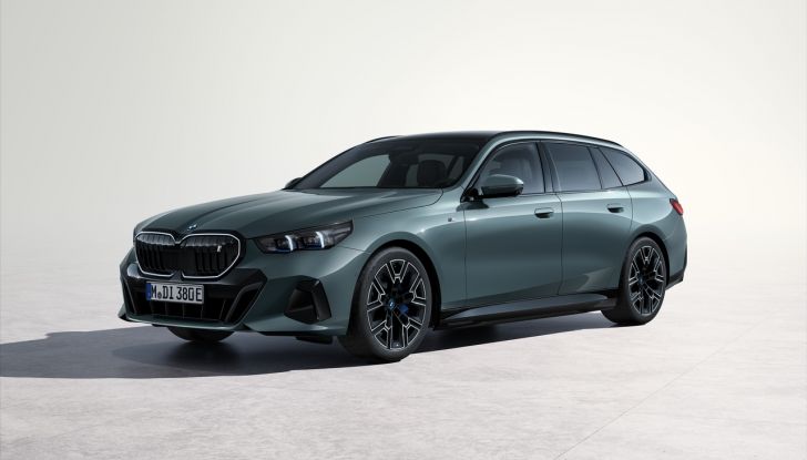 BMW Serie 5 Touring 2024: caratteristiche, design, motori, versioni, interni e prezzi - Foto 7 di 124