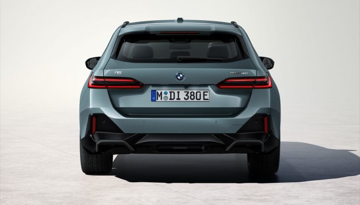 BMW Serie 5 Touring 2024: caratteristiche, design, motori, versioni, interni e prezzi - Foto 11 di 124