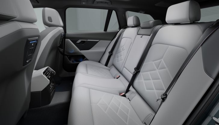 BMW Serie 5 Touring 2024: caratteristiche, design, motori, versioni, interni e prezzi - Foto 14 di 124