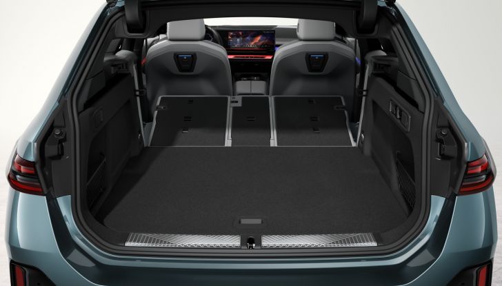 BMW Serie 5 Touring 2024: caratteristiche, design, motori, versioni, interni e prezzi - Foto 21 di 124