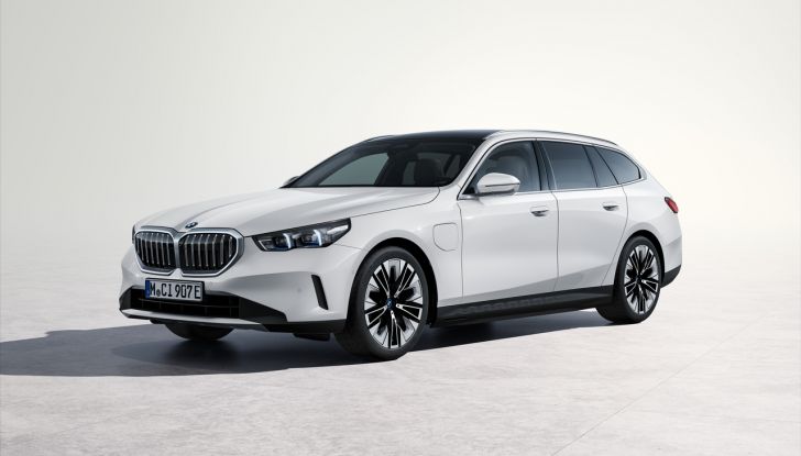 BMW Serie 5 Touring 2024: caratteristiche, design, motori, versioni, interni e prezzi - Foto 32 di 124