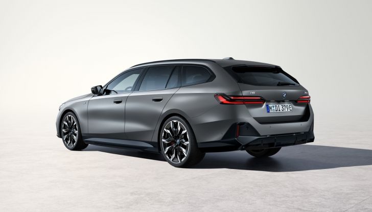 BMW Serie 5 Touring 2024: caratteristiche, design, motori, versioni, interni e prezzi - Foto 41 di 124