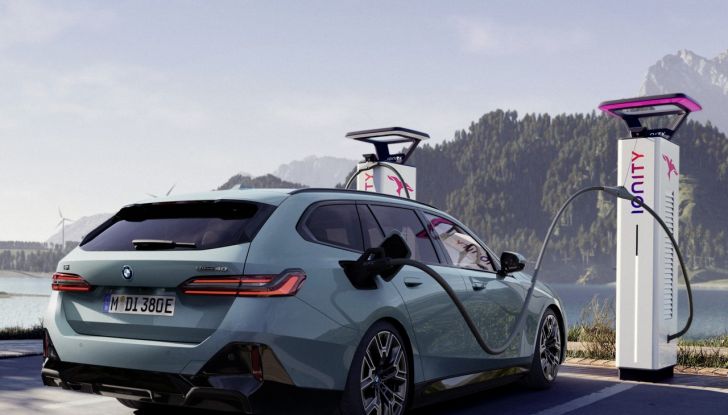 BMW Serie 5 Touring 2024: caratteristiche, design, motori, versioni, interni e prezzi - Foto 52 di 124