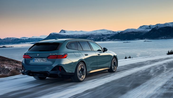 BMW Serie 5 Touring 2024: caratteristiche, design, motori, versioni, interni e prezzi - Foto 58 di 124