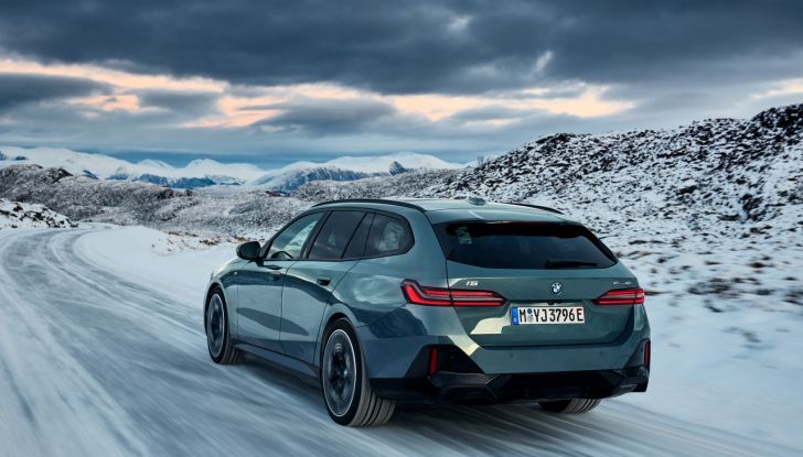 BMW Serie 5 Touring 2024: caratteristiche, design, motori, versioni, interni e prezzi - Foto 69 di 124