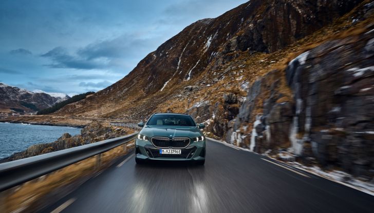 BMW Serie 5 Touring 2024: caratteristiche, design, motori, versioni, interni e prezzi - Foto 75 di 124