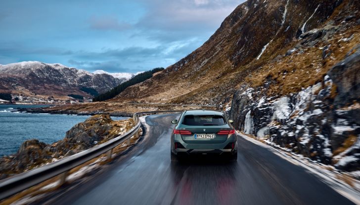 BMW Serie 5 Touring 2024: caratteristiche, design, motori, versioni, interni e prezzi - Foto 77 di 124