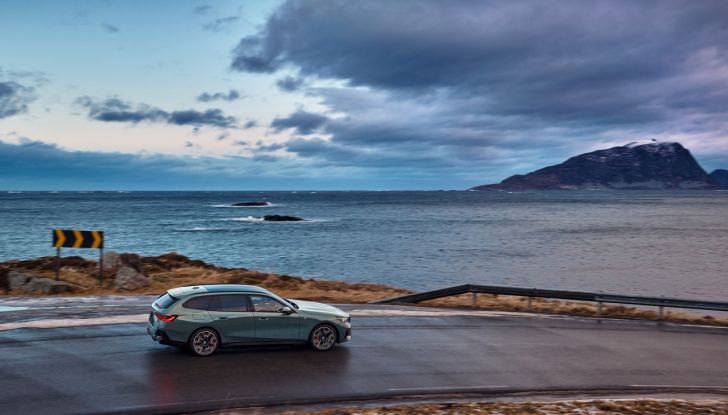 BMW Serie 5 Touring 2024: caratteristiche, design, motori, versioni, interni e prezzi - Foto 79 di 124