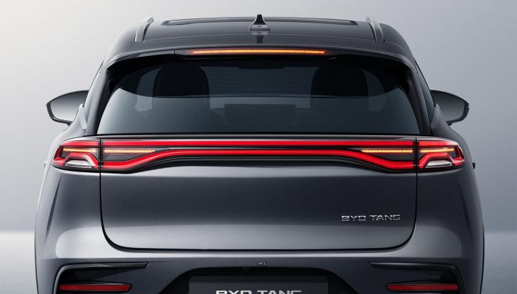 BYD Tang 2025: il SUV elettrico a sette posti si rinnova - Foto 19 di 27
