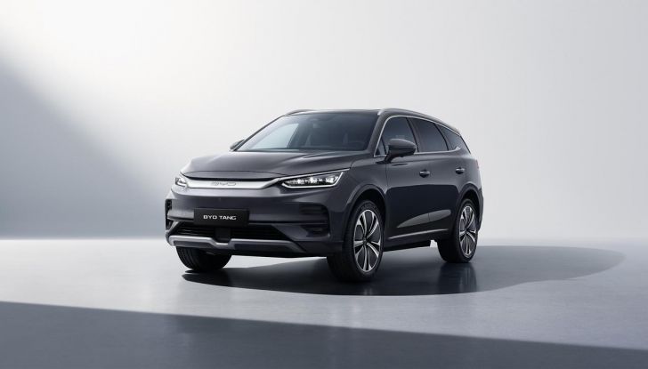 BYD Tang 2025: il SUV elettrico a sette posti si rinnova - Foto 25 di 27