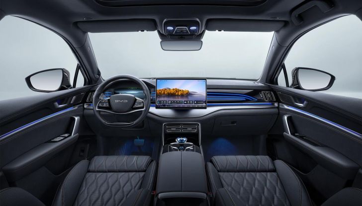 BYD Tang 2025: il SUV elettrico a sette posti si rinnova - Foto 14 di 27