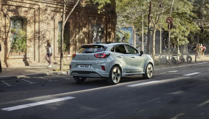 Ford Puma 2024: caratteristiche, design, abitacolo, motore, allestimenti e prezzi per l’Italia - Foto 15 di 27