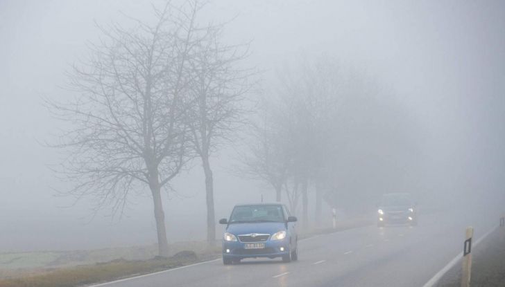 Come guidare con la nebbia in piena sicurezza - Foto 3 di 7