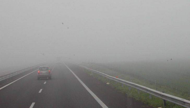 Guidare con la nebbia