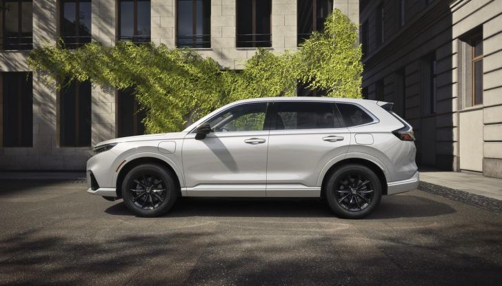 Honda CR-V e:FCEV 2025: caratteristiche, design, abitacolo, motore e autonomia - Foto 20 di 32