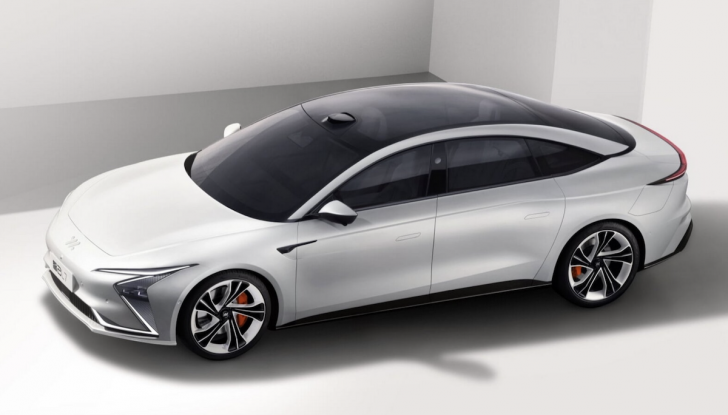 IM L6: la berlina intelligente debutta al Salone di Ginevra 2024 - Foto 1 di 10