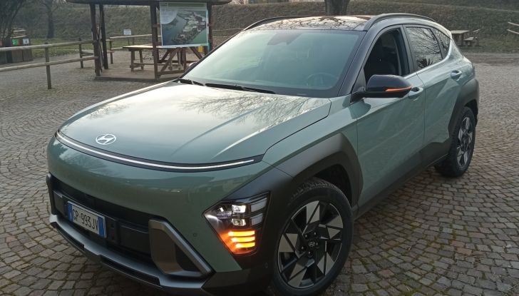 Hyundai Kona Hybrid 2024 prova su strada, motori e prestazioni - Foto 11 di 23