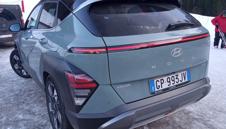 Hyundai Kona Hybrid 2024 prova su strada, motori e prestazioni - Foto 4 di 23