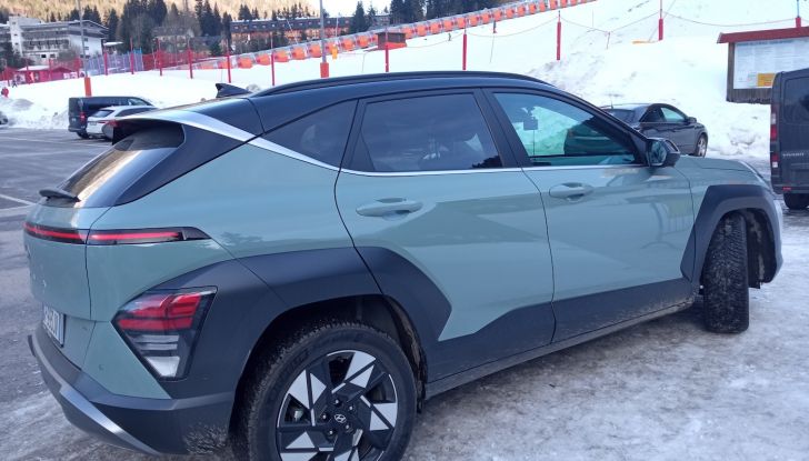 Hyundai Kona Hybrid 2024 prova su strada, motori e prestazioni - Foto 3 di 23