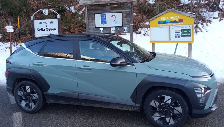 Hyundai Kona Hybrid 2024 prova su strada, motori e prestazioni - Foto 5 di 23