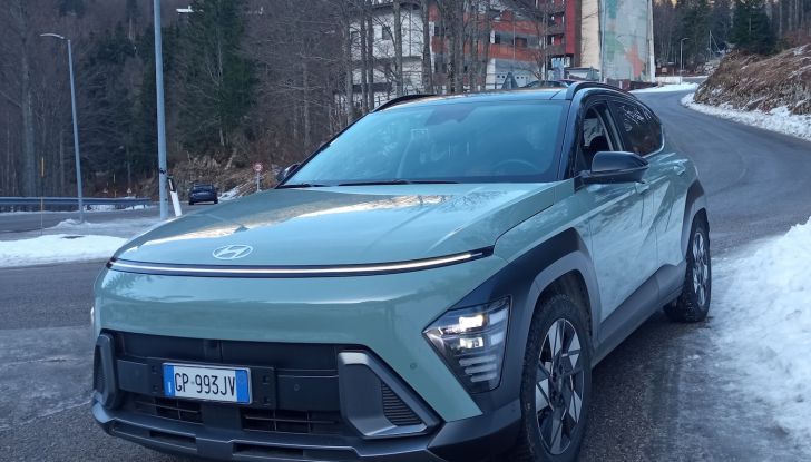 Hyundai Kona Hybrid 2024 prova su strada, motori e prestazioni - Foto 21 di 23