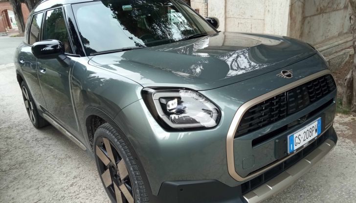 Nuova MINI Countryman C 2024 prova su strada, motori e dotazioni - Foto 11 di 15