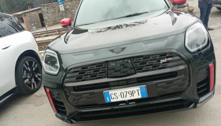 Nuova MINI Countryman C 2024 prova su strada, motori e dotazioni - Foto 12 di 15