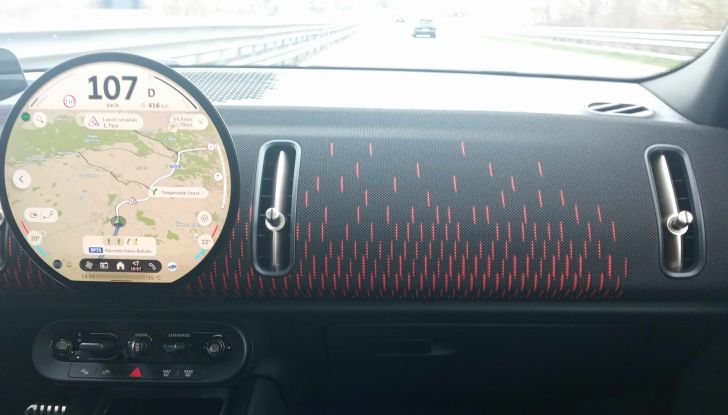 Nuova MINI Countryman C 2024 prova su strada, motori e dotazioni - Foto 14 di 15