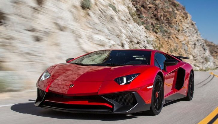 Lamborghini Aventador LP750-4 SV trovata abbandonata nella giungla - Foto 3 di 7