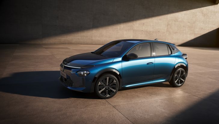 Lancia Ypsilon 2025: caratteristiche, design, abitacolo, dotazioni e autonomia - Foto 12 di 74