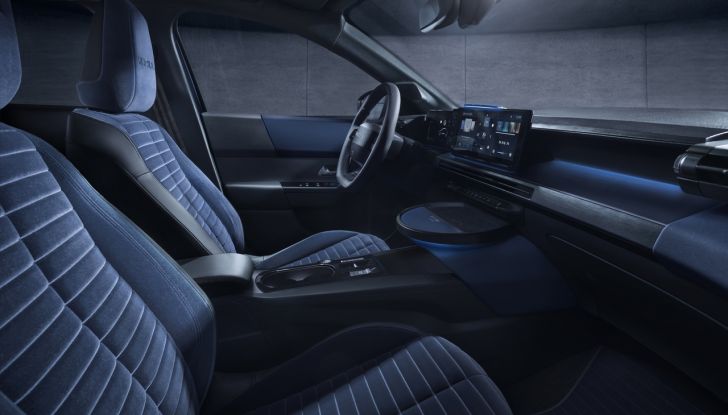 Lancia Ypsilon 2025: caratteristiche, design, abitacolo, dotazioni e autonomia - Foto 24 di 74