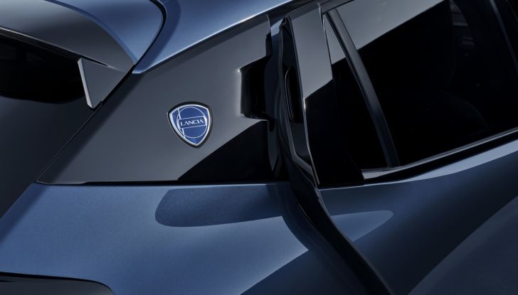 Lancia Ypsilon 2025: caratteristiche, design, abitacolo, dotazioni e autonomia - Foto 29 di 74