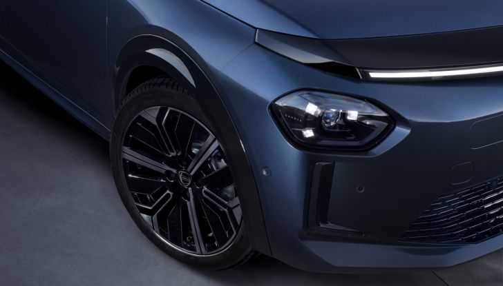 Lancia Ypsilon 2025: caratteristiche, design, abitacolo, dotazioni e autonomia - Foto 41 di 74