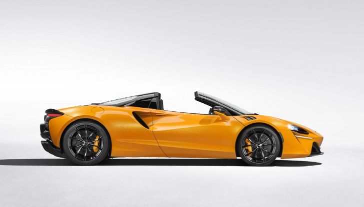 McLaren Artura Spider