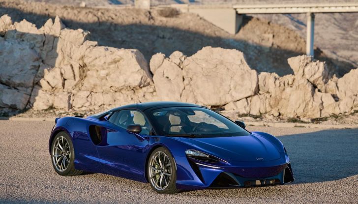 McLaren Artura Spider: caratteristiche, design, abitacolo, motore, prestazioni e prezzo - Foto 16 di 35