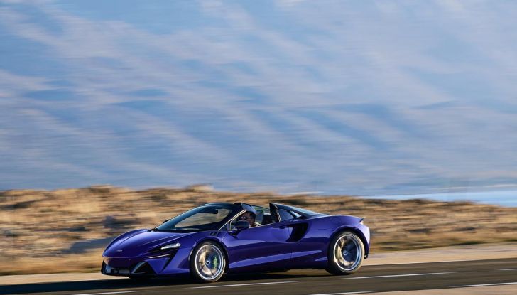 McLaren Artura Spider: caratteristiche, design, abitacolo, motore, prestazioni e prezzo - Foto 20 di 35
