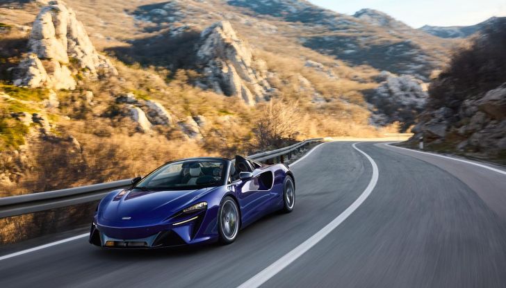 McLaren Artura Spider: caratteristiche, design, abitacolo, motore, prestazioni e prezzo - Foto 22 di 35