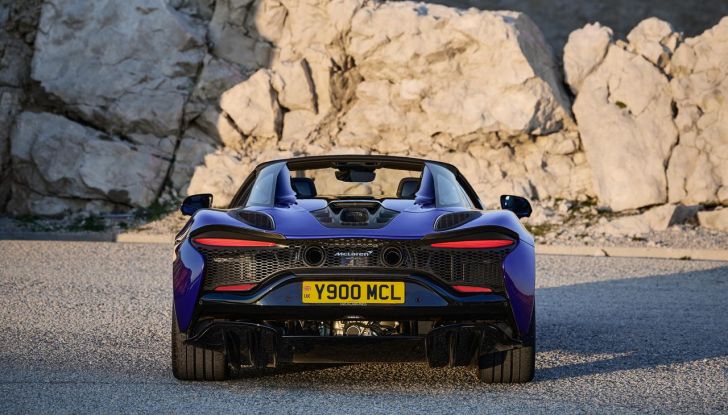 McLaren Artura Spider: caratteristiche, design, abitacolo, motore, prestazioni e prezzo - Foto 29 di 35