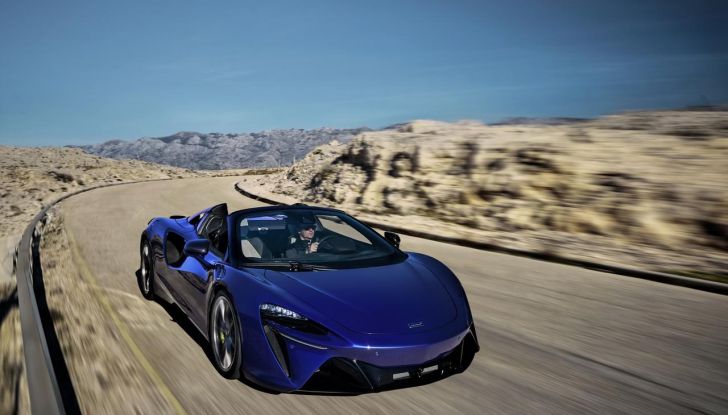 McLaren Artura Spider: caratteristiche, design, abitacolo, motore, prestazioni e prezzo - Foto 4 di 35
