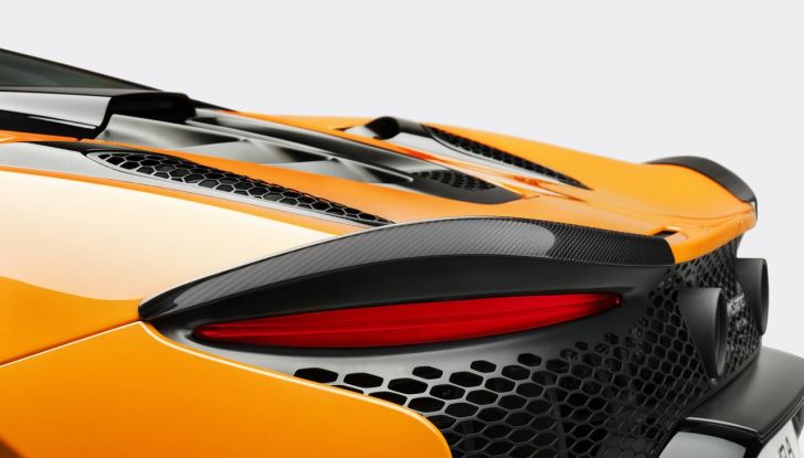 McLaren Artura Spider: caratteristiche, design, abitacolo, motore, prestazioni e prezzo - Foto 33 di 35