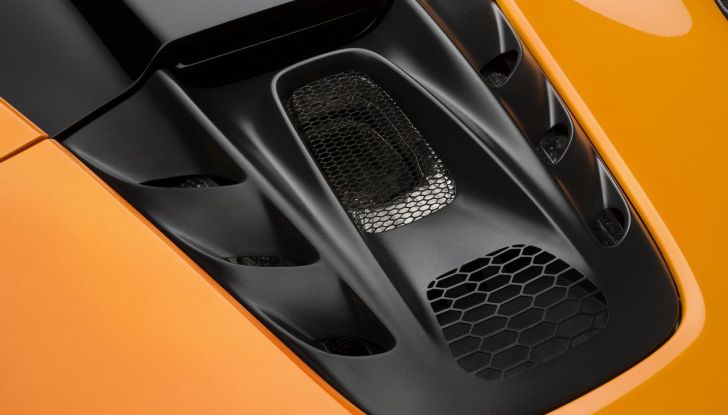 McLaren Artura Spider: caratteristiche, design, abitacolo, motore, prestazioni e prezzo - Foto 8 di 35