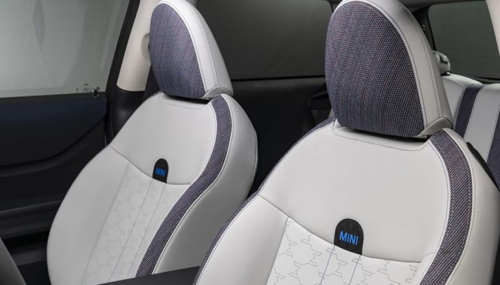 Mini Cooper 2024: caratteristiche, design, motori, versioni, abitacolo e prezzi della versione a benzina - Foto 31 di 34