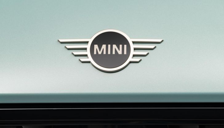 Mini Cooper 2024: caratteristiche, design, motori, versioni, abitacolo e prezzi della versione a benzina - Foto 8 di 34