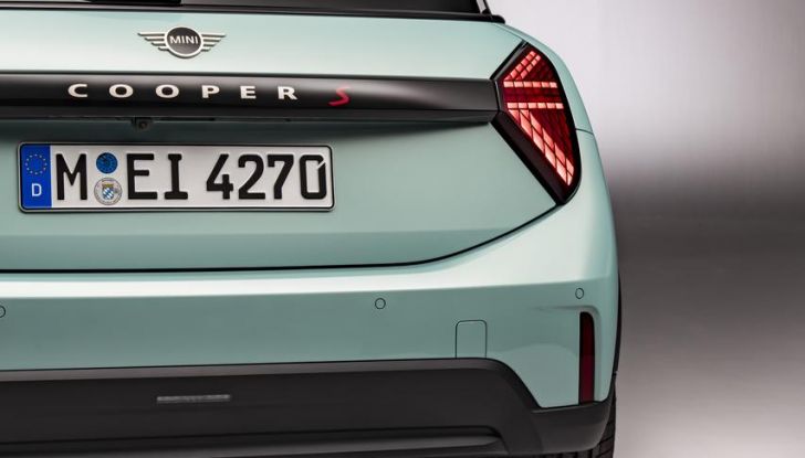 Mini Cooper 2024: caratteristiche, design, motori, versioni, abitacolo e prezzi della versione a benzina - Foto 18 di 34